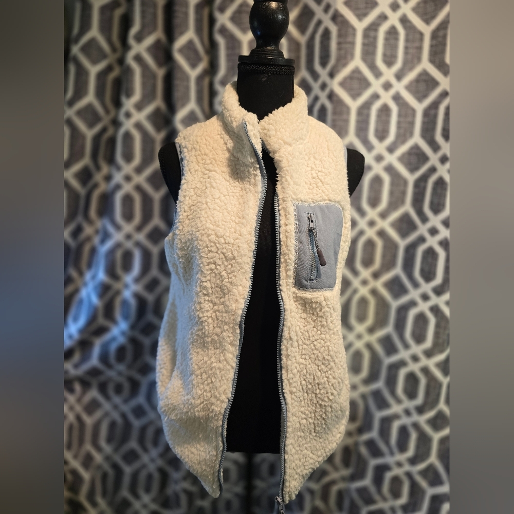 Mia & Tess Cream/Light Blue Sherpa Vest